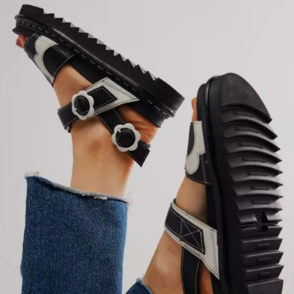 Dr. Martens VOSS PISA LEATHER STRAP SANDALS MSRP$180 SUPER CHIC & CUTE